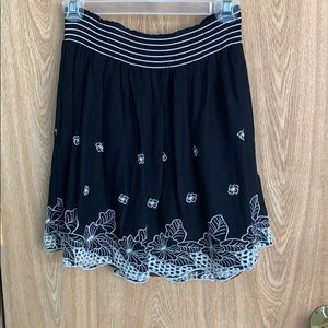 Black and white casual floral skirt